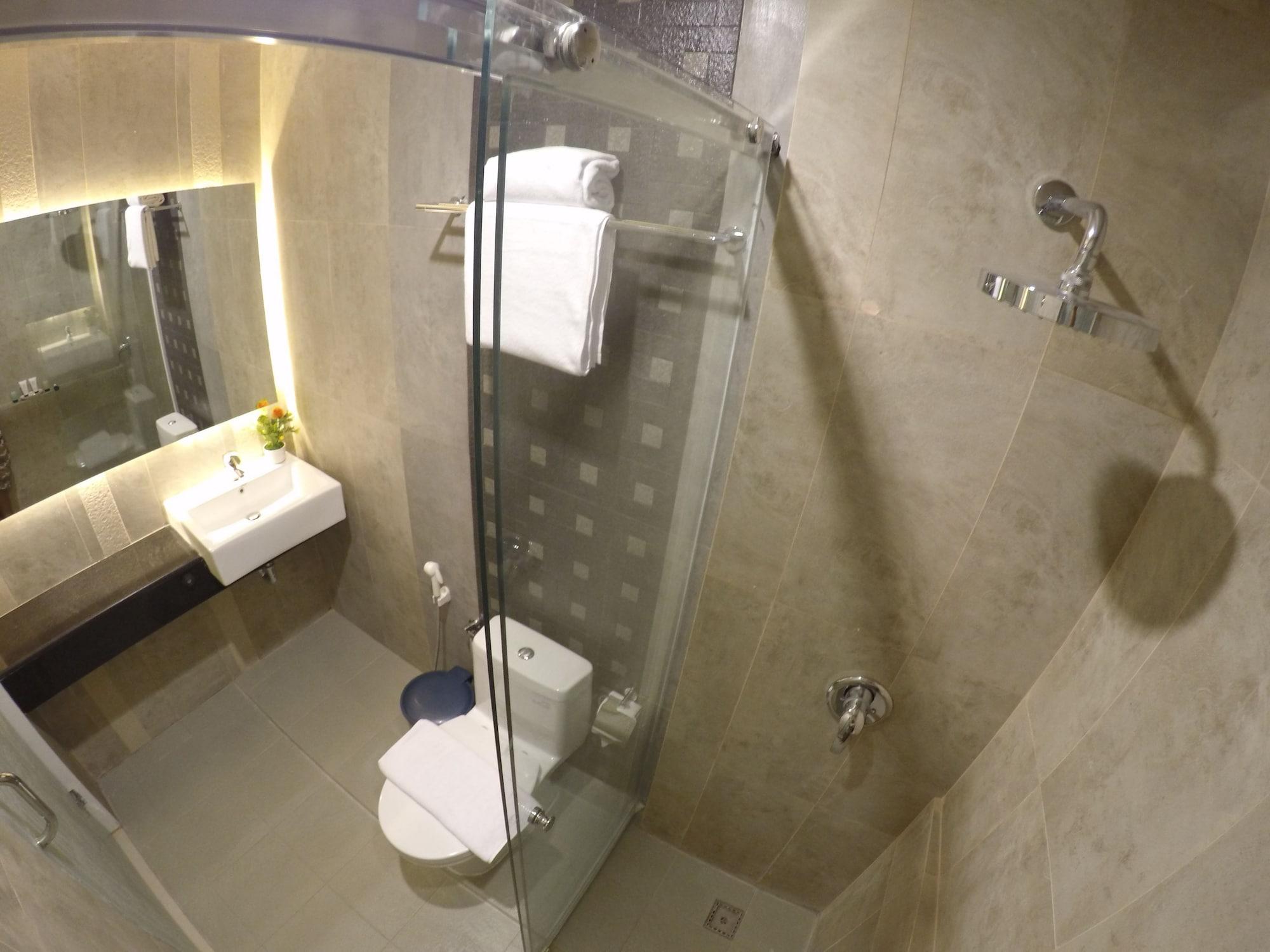 Biz Boulevard Hotel Manado Zewnętrze zdjęcie