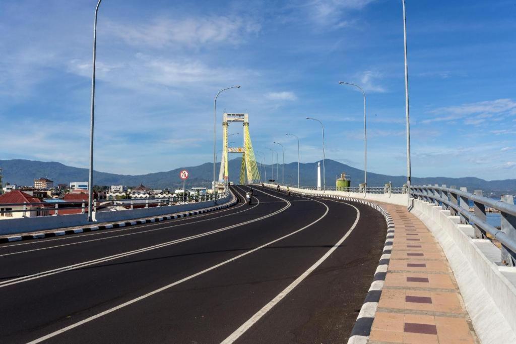 Biz Boulevard Hotel Manado Zewnętrze zdjęcie
