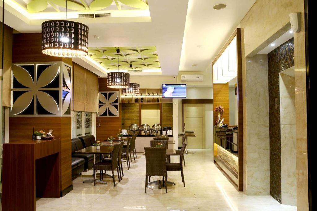 Biz Boulevard Hotel Manado Zewnętrze zdjęcie