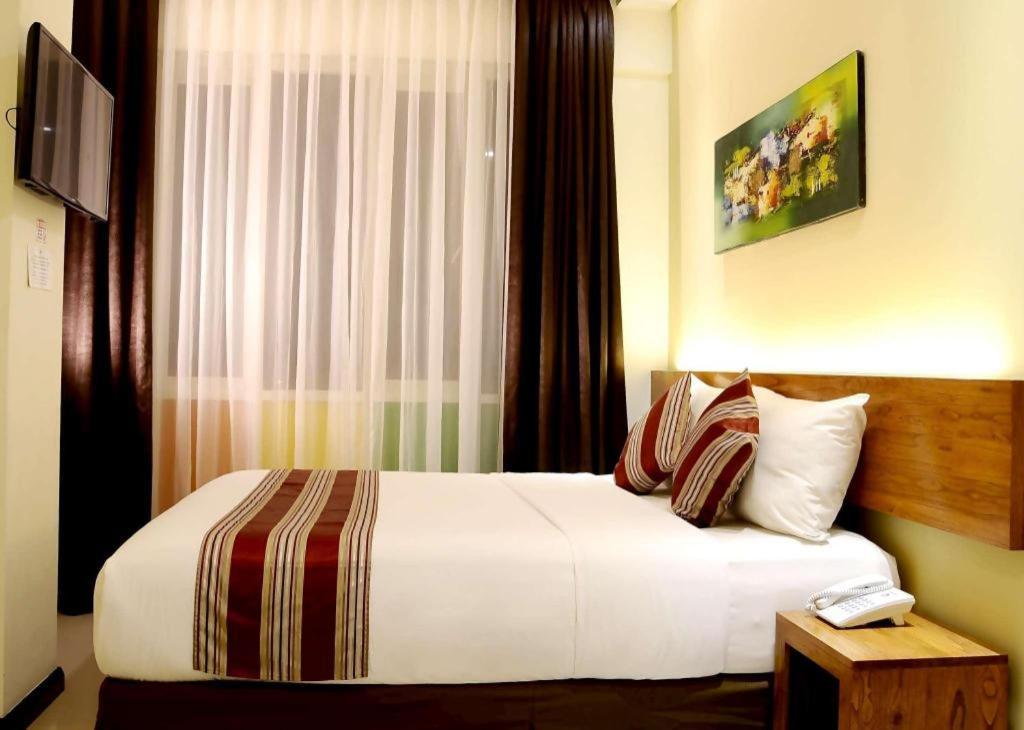 Biz Boulevard Hotel Manado Zewnętrze zdjęcie