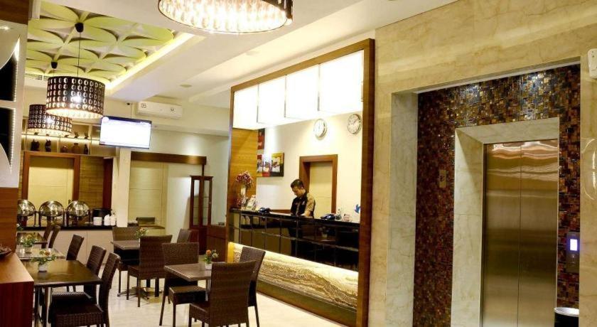 Biz Boulevard Hotel Manado Zewnętrze zdjęcie