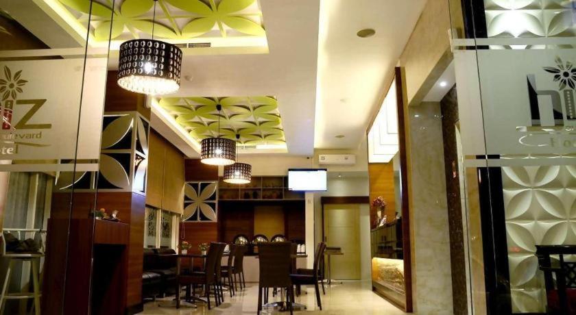 Biz Boulevard Hotel Manado Zewnętrze zdjęcie