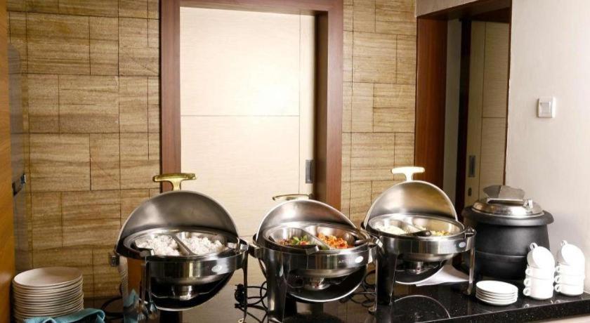 Biz Boulevard Hotel Manado Zewnętrze zdjęcie