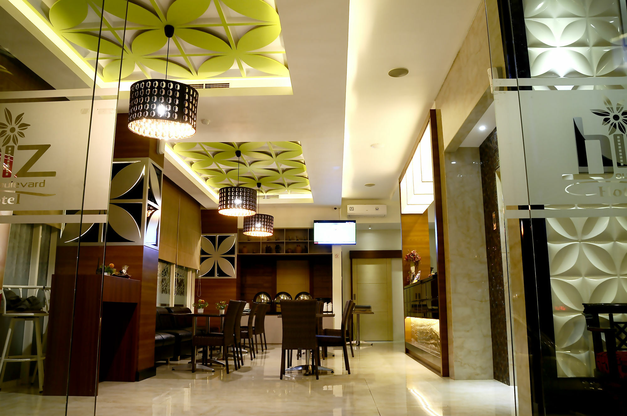 Biz Boulevard Hotel Manado Zewnętrze zdjęcie