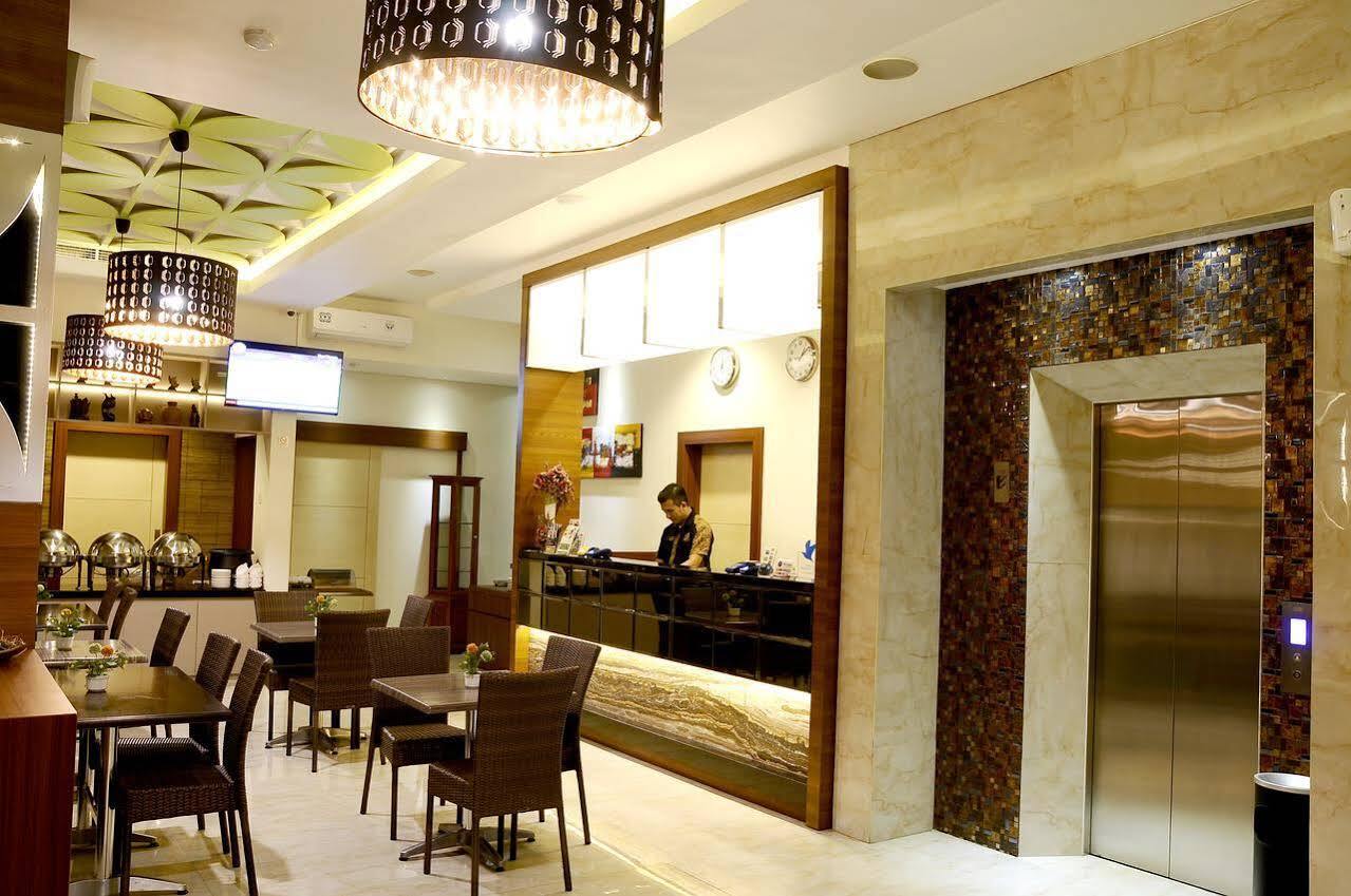 Biz Boulevard Hotel Manado Zewnętrze zdjęcie
