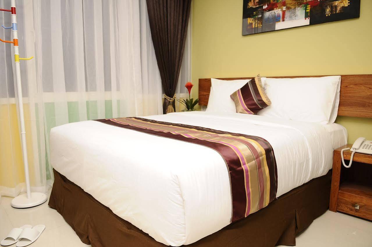 Biz Boulevard Hotel Manado Zewnętrze zdjęcie